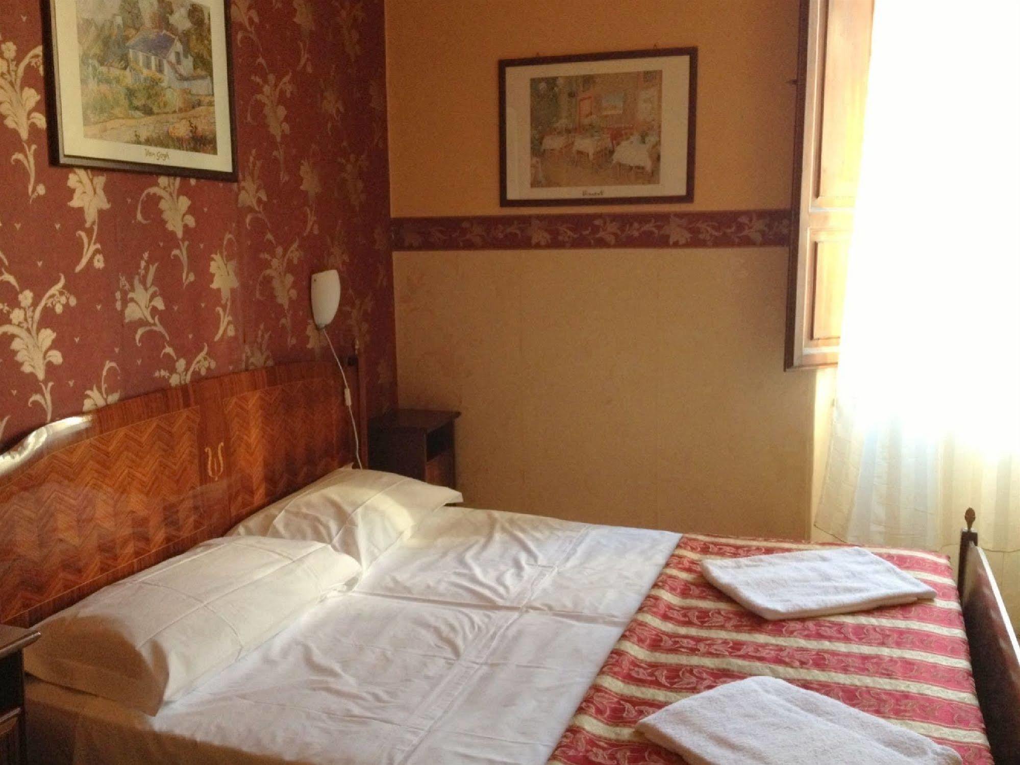 Hotel Europa Перуджа Экстерьер фото